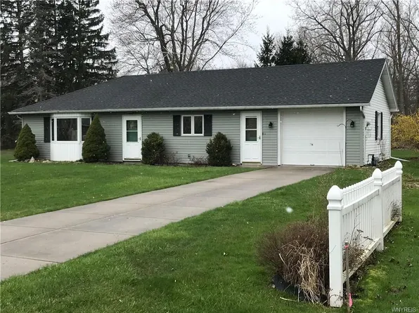 40 May Dr, Elma, NY 14059