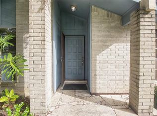 475 Seafoam Rd, Webster, TX 77598