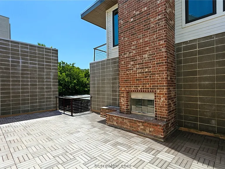 217 N Houston Ave — Photo 28