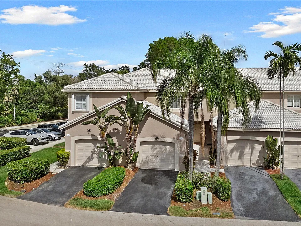 2264 Salerno Cir