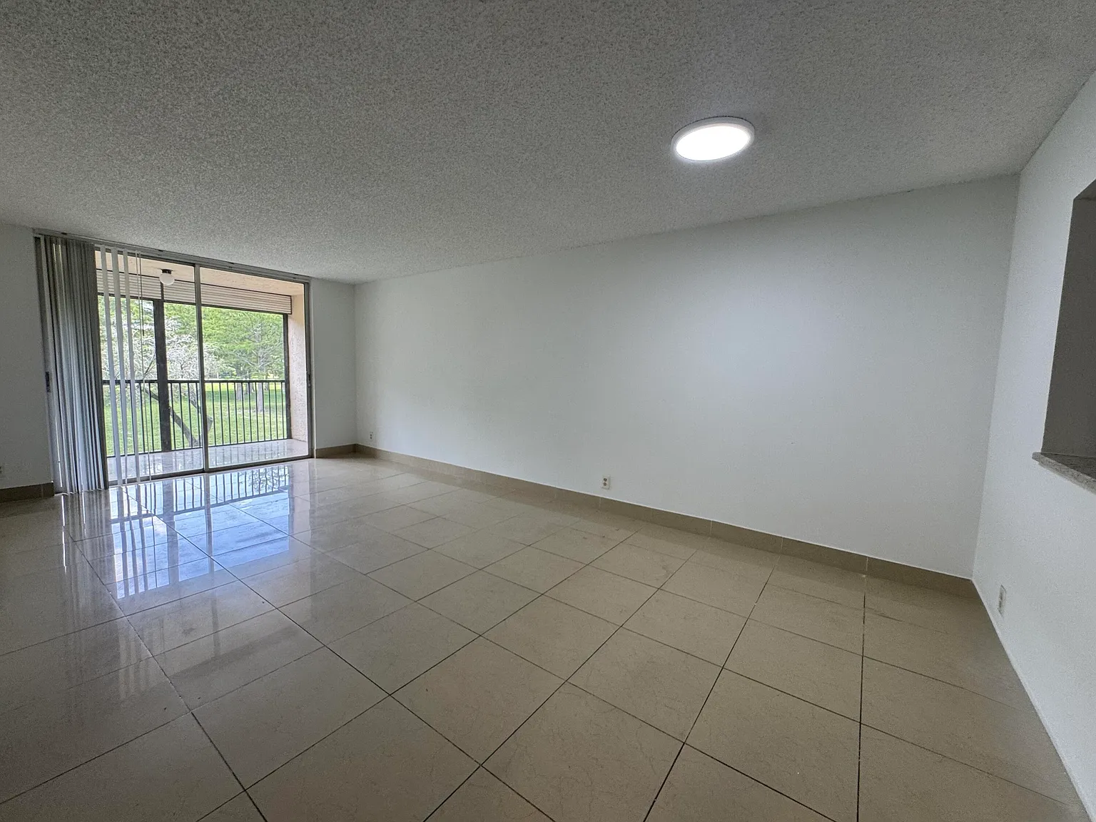 2 bed, 2.0 bath, 1040 sqft, $1,950 — Photo 4