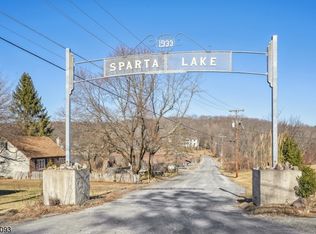 22 Fairmont Rd, Sparta, NJ 07871