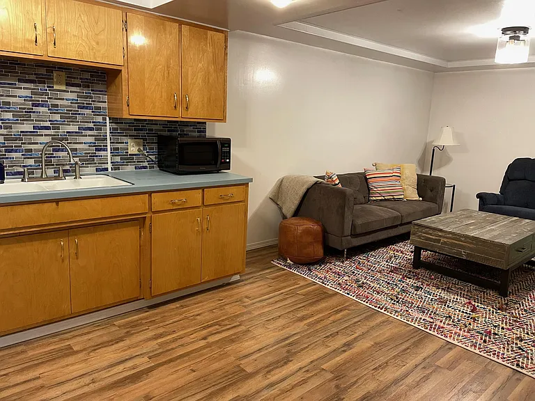520 W Kansas Ave — Photo 5