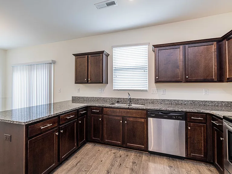 535 Calen Ln — Photo 8