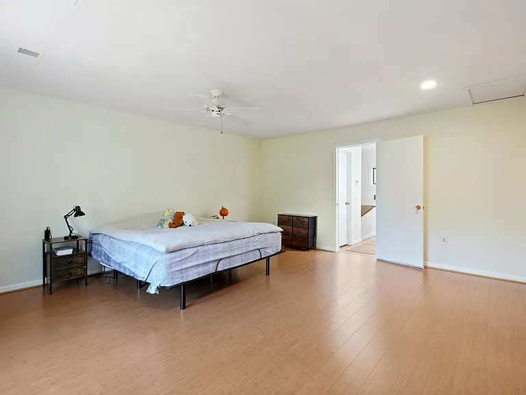 5351 Strathmore Ave — Photo 16