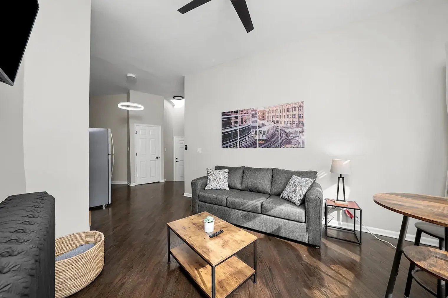 1 bed, 1.0 bath, $3,676 — Photo 3