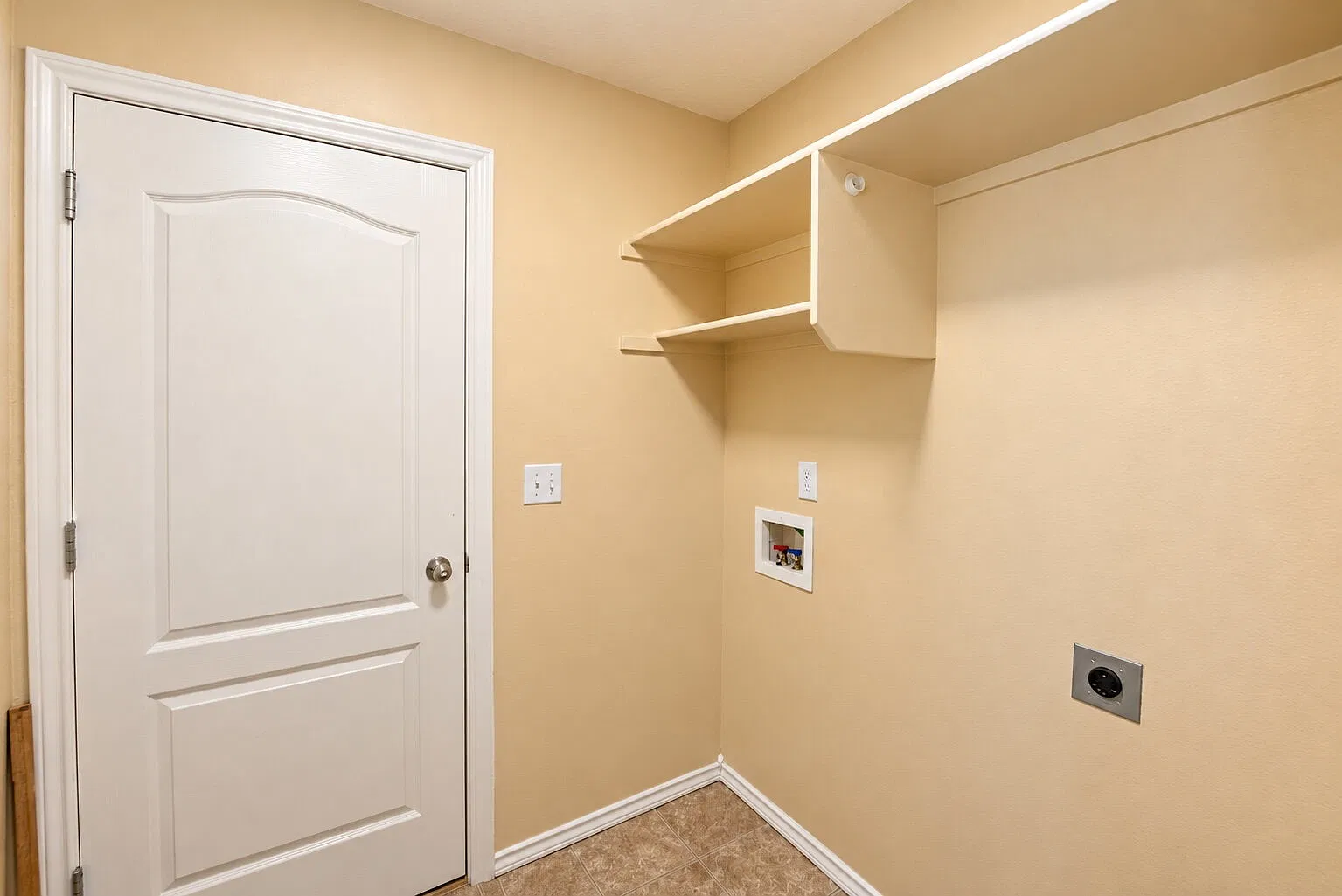 3 bed, 2.0 bath, 1170 sqft, $2,100 — Photo 4