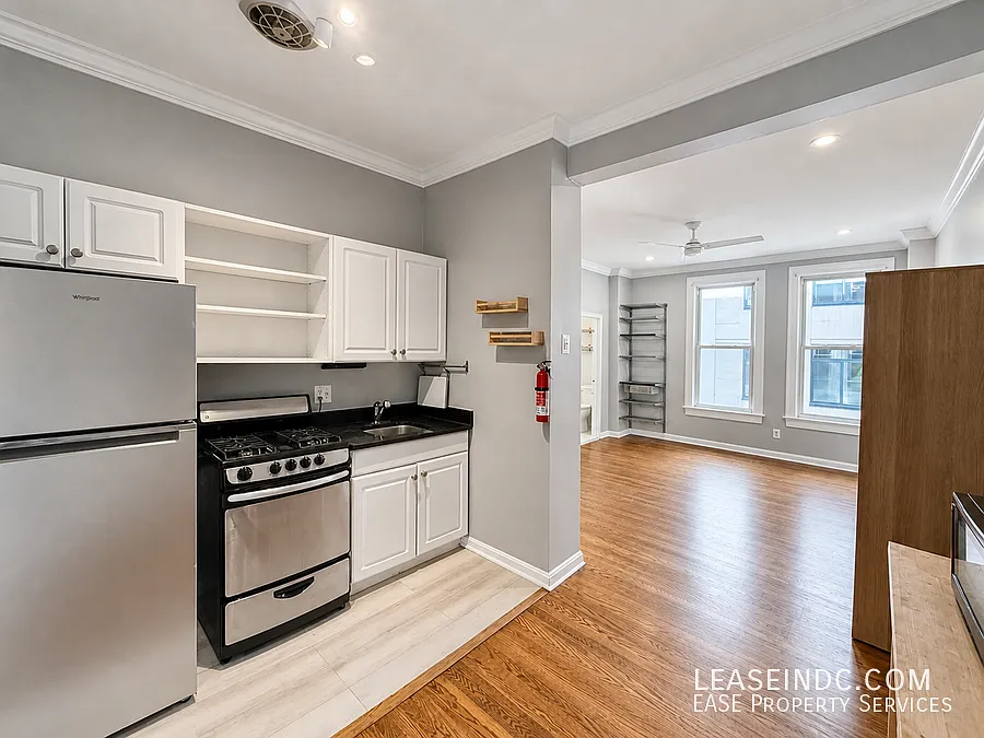 Studio, 400 sqft, $1,700 — Photo 3