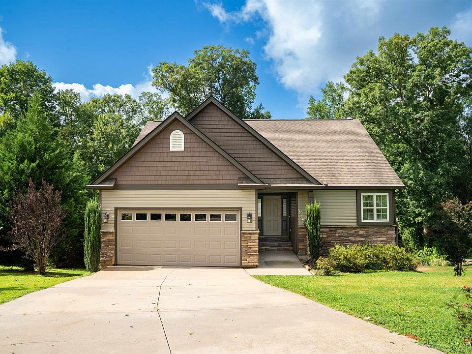 1st image of 121 Albus Dr