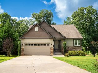 121 Albus Dr, Wellford, SC 29385