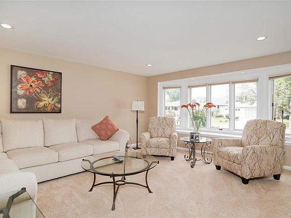 2nd image of 136 Vern Ln