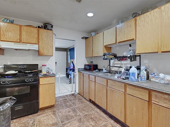 5th image of 1801 Helen Ave