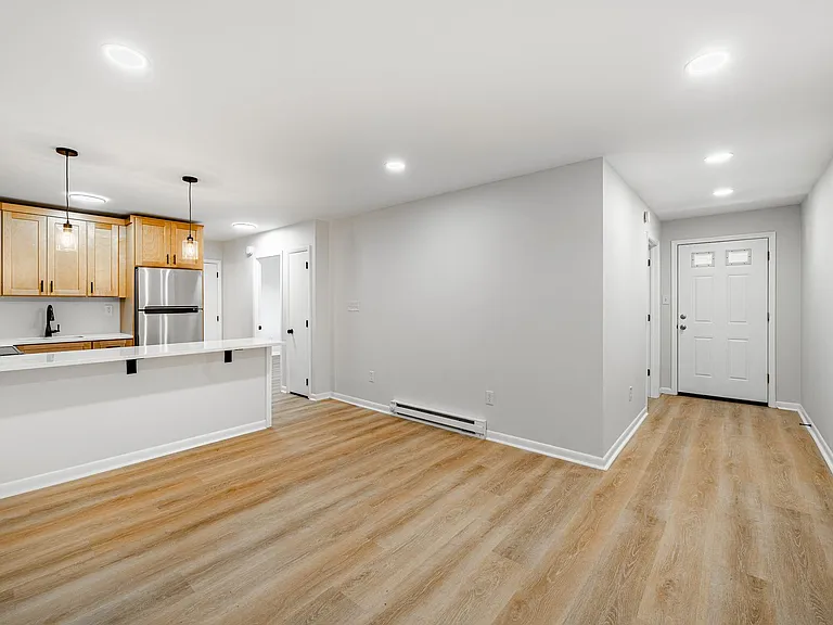 409 E Washington St #W-7 — Photo 8
