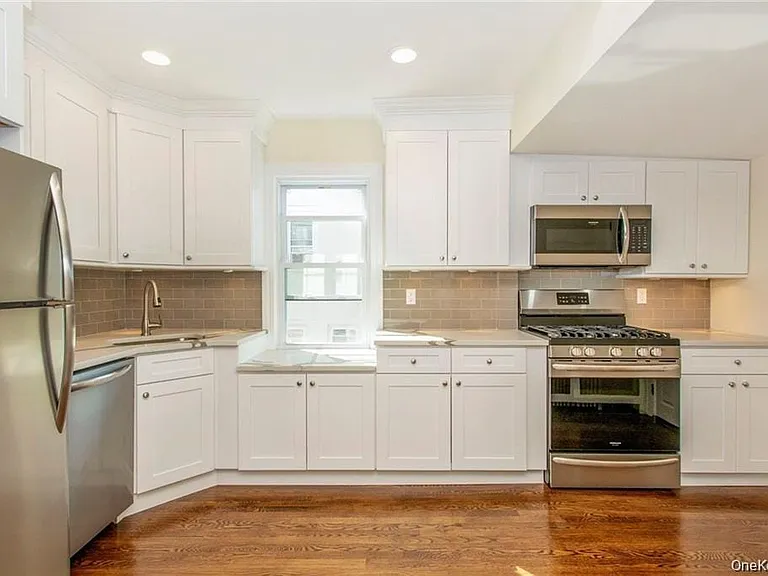 41 Merritt Ave — Photo 2