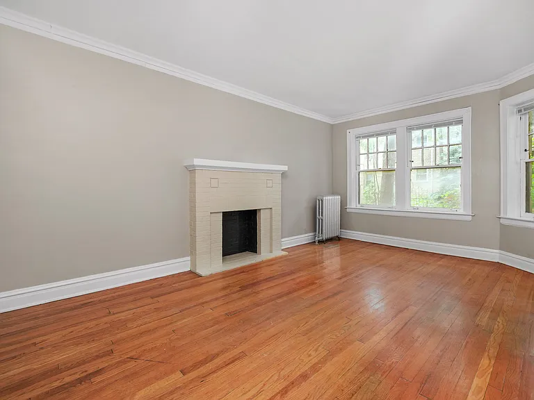 820 Reba Pl #2S — Photo 1