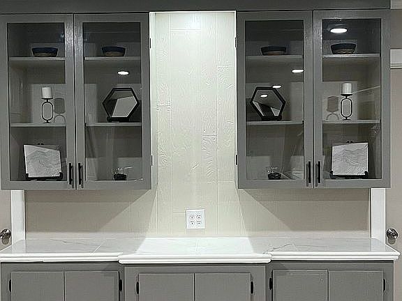 Built in Hutch