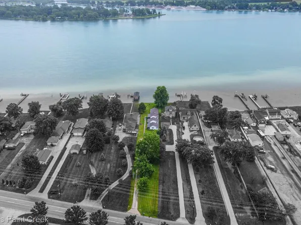 6533 River Rd, Marine City, MI 48039