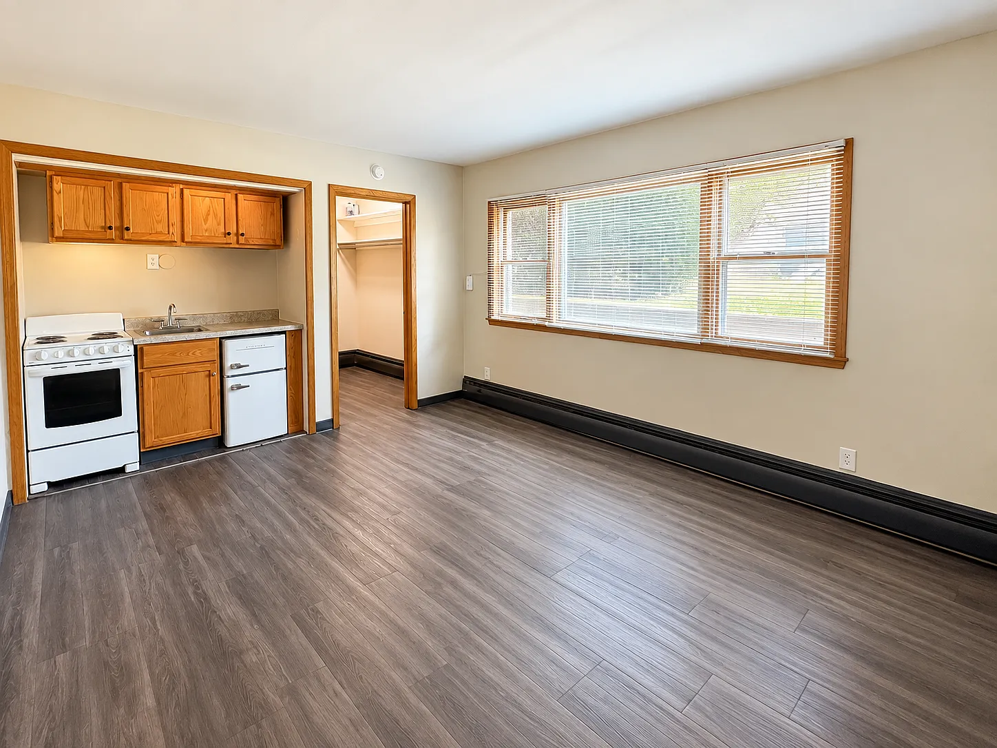 Studio, 550 sqft, $695 — Photo 1
