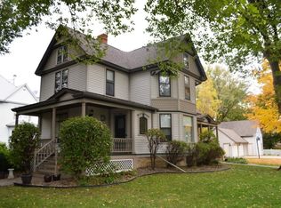 375 4th St SW, Plainview, MN 55964