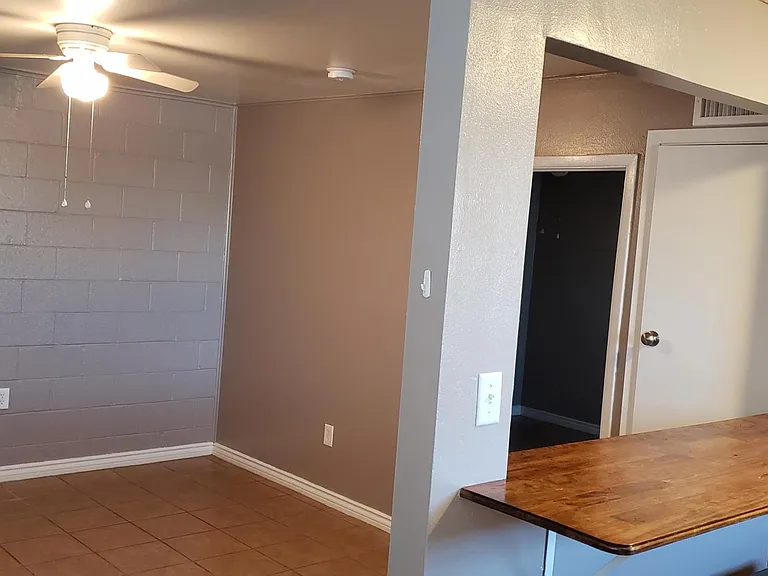 2611 Mobile Ave #B — Photo 2