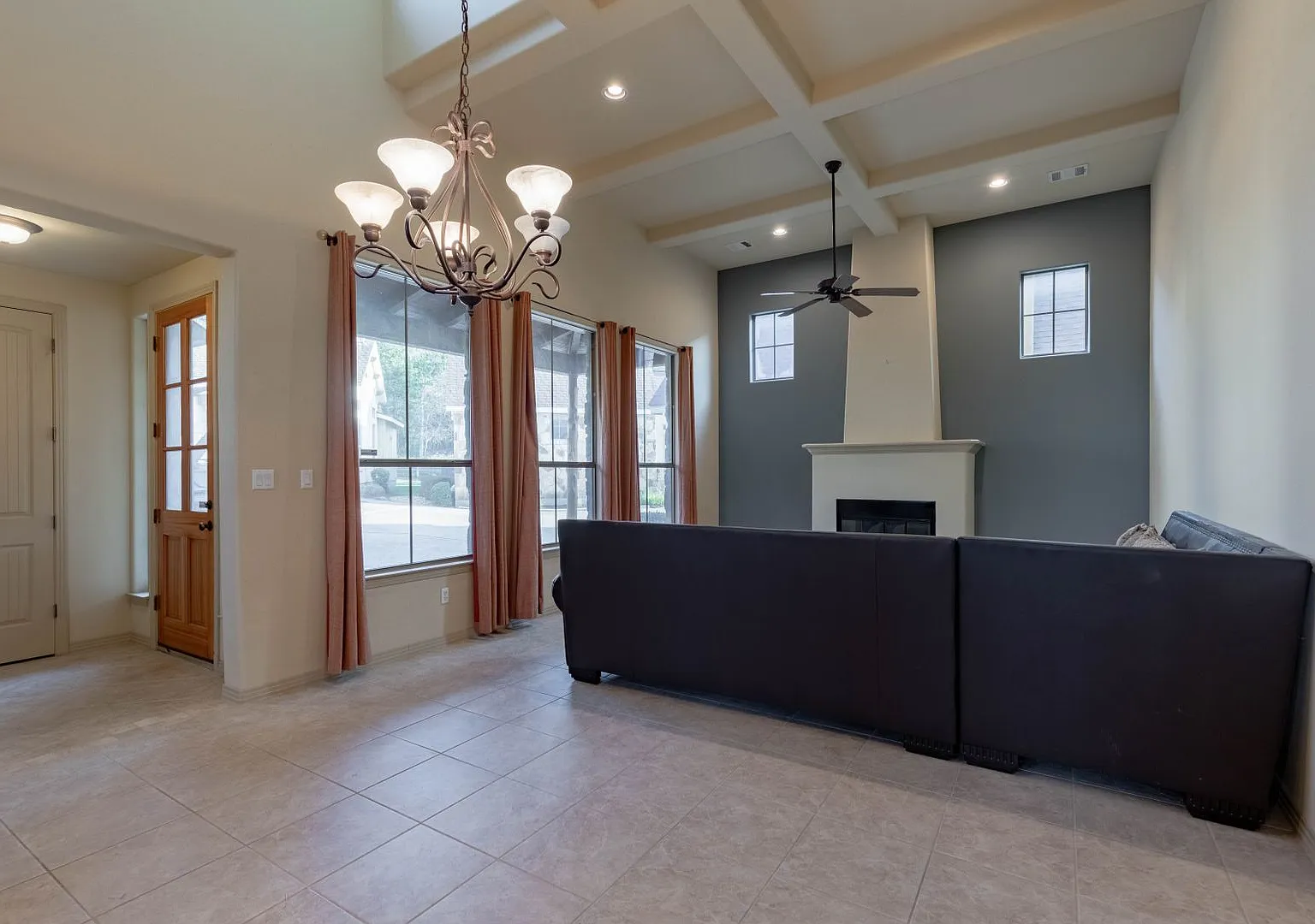 Spacious 2 Bed | 2 Bath Home with 2-Car Garage | Austin — Photo 3
