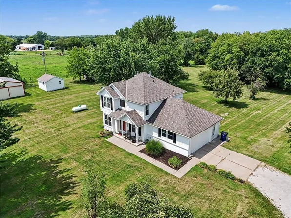 22590 McIntyre Rd, Leavenworth, KS 66048