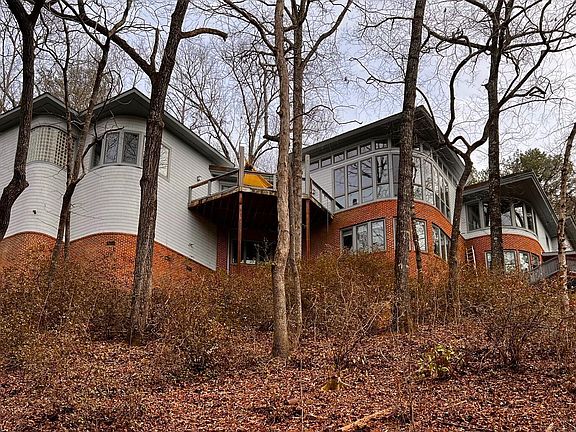 2nd image of 1918 Woodland Rd