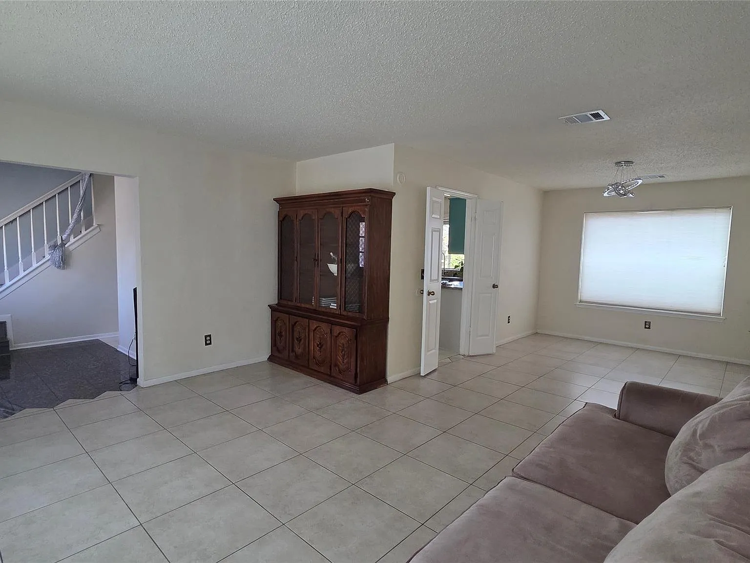 4 bed, 2.5 bath, 2586 sqft, $2,500 — Photo 4