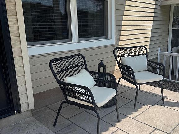 4th image of 36 Fieldstone Dr