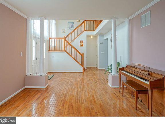 5th image of 111 Saratoga Ln