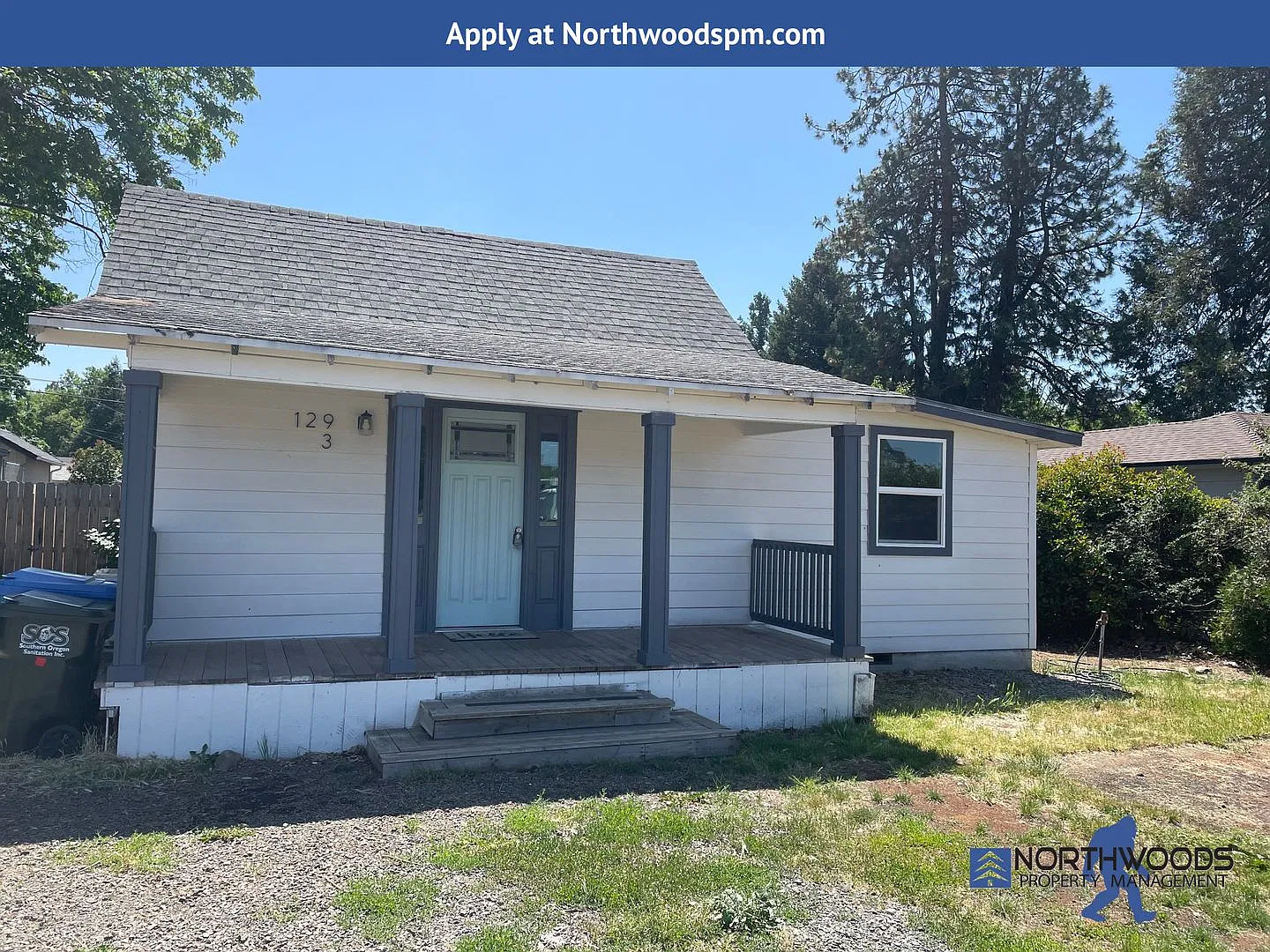 Cozy 3 Bedroom 1 Bath Home in Beautiful Eagle Point — Photo 2