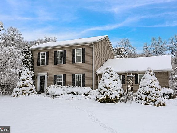 3rd image of 1718 Potato Valley Rd