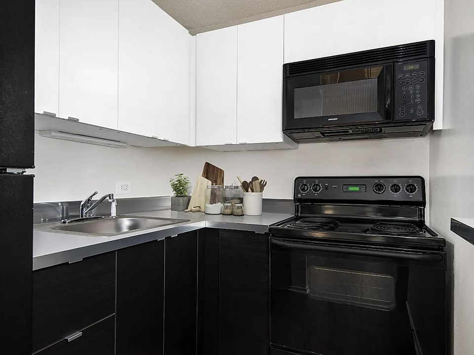 1st image of 1004 N Lasalle St #815