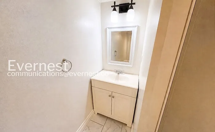 5015 Melrose Ave #C — Photo 7