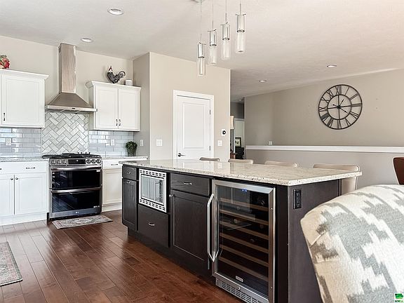 2nd image of 608 Prairie Blvd