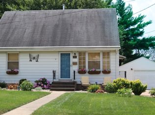 1623 Oak St, Bettendorf, IA 52722
