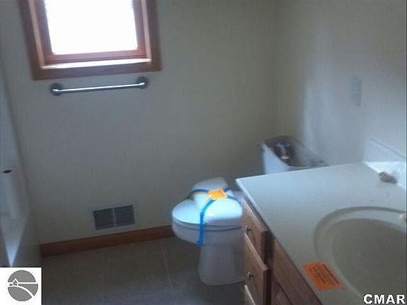 5th image of 1301 S Clubhouse Dr