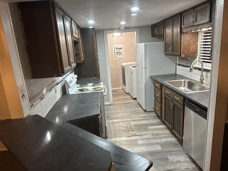 613 Private Road 4369 — Photo 3