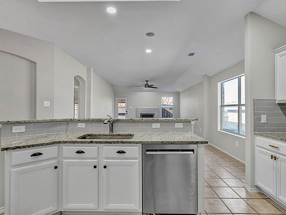 5th image of 341 Windy Hill Ln