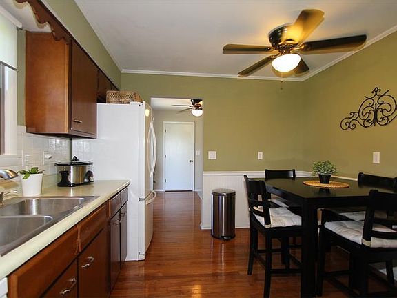 Eat In Kitchen