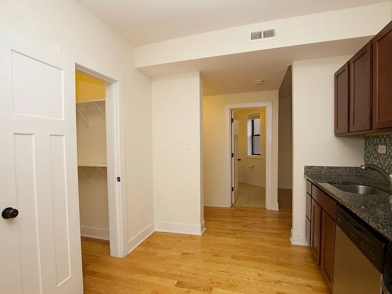2147 N Fremont St #N4 — Photo 4