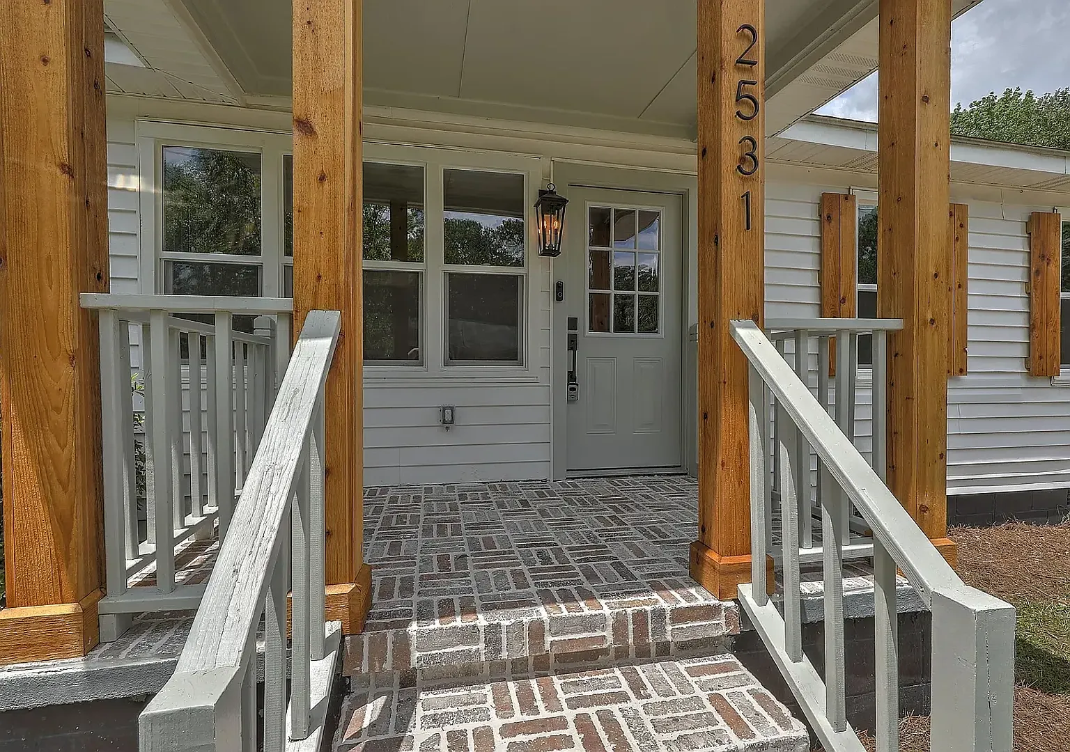 Cute 3 Bedroom House Available Now! — Photo 3