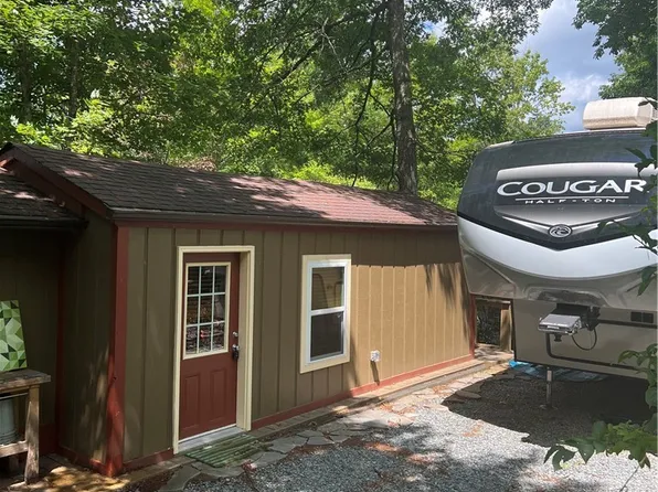 21 Dogwood Lane, Newland, NC 28657