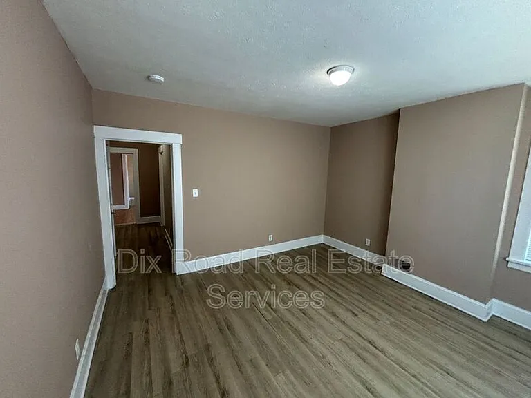 704 Baltimore St — Photo 5