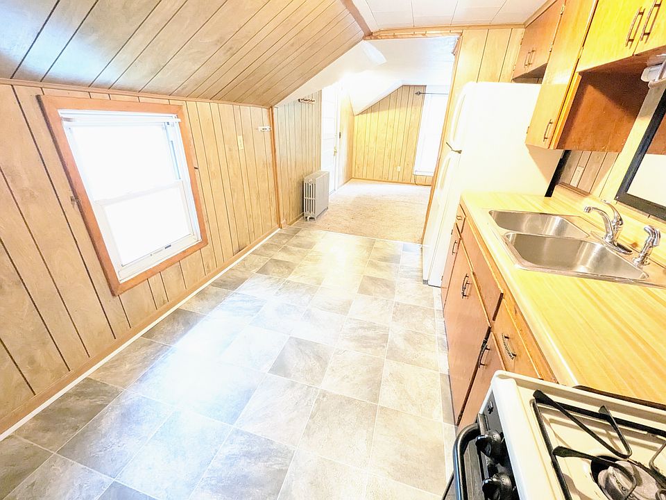 UPGRADES TO STAINLESS STOVE AND NEW FRIDGE NOT SHOWN IN PICTURES