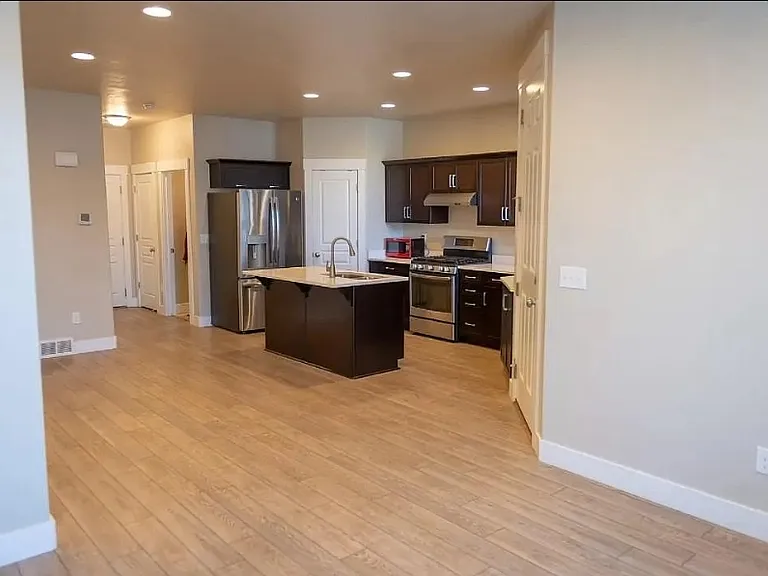 357 E Vancott Way — Photo 5