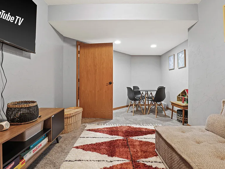 1016 Peterson Dr — Photo 43