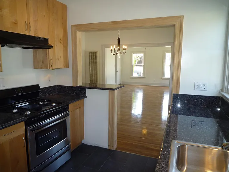 848 N Harvard Blvd — Photo 6