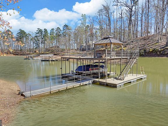 2nd image of 114 Blue Ridge Pl