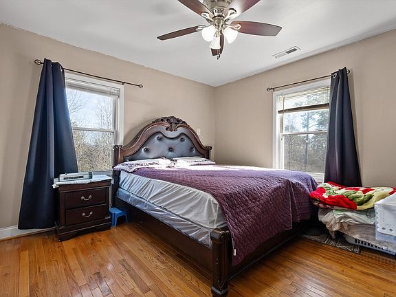 4th image of 450 Florence Ave
